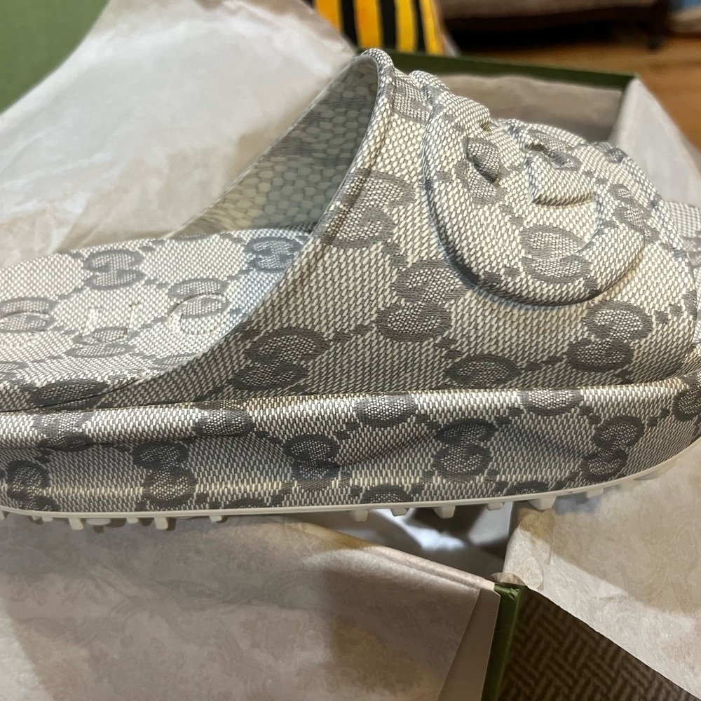 Gucci Beige and Gray Sandals 42